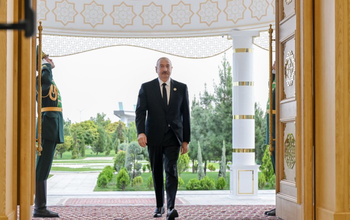 İlham Əliyev Türkmənbaşıda konsert proqramında -