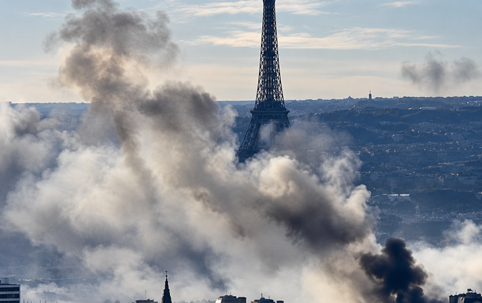 Paris etirazlardan sonra -