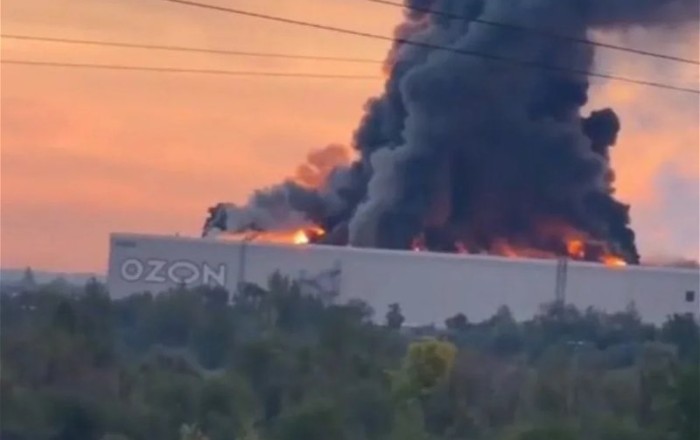 Дроны атаковали логистический центр Ozon в Омске - ВИДЕО