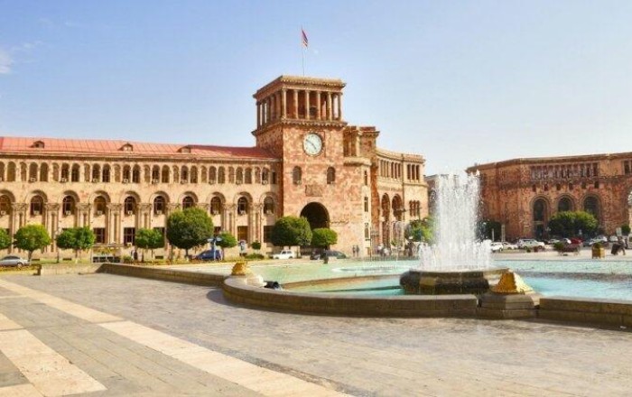 İrəvan merinin maaşı kəskin artdı: Eldar Əzizovdan da çox alacaq