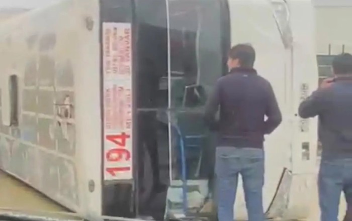 Bakıda sərnişin avtobusu aşdı -