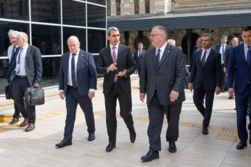 Czech transport minister visits Baku Railway Station - Photo