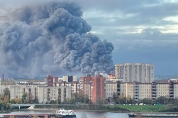 Ukrayna Leninqrad vilayətinə zərbə endirdi: "Ozon"un logistika mərkəzi yandı -