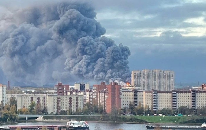 Ukrayna Leninqrad vilayətinə zərbə endirdi: "Ozon"un logistika mərkəzi yandı -