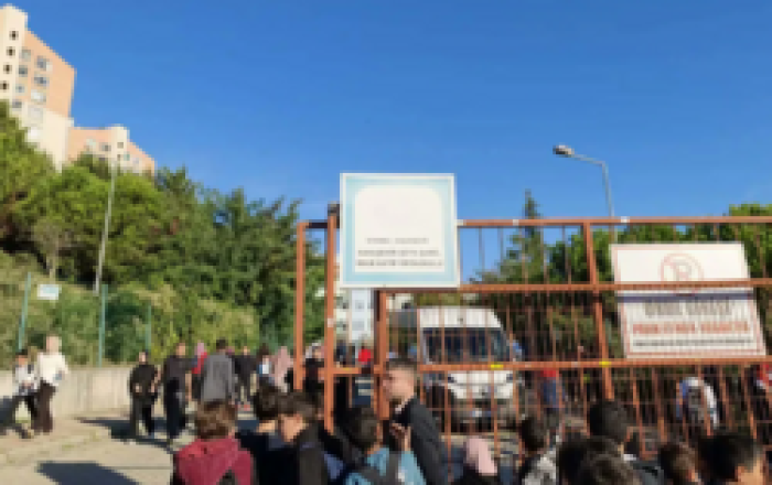 İstanbulda məktəbdə dəhşətli hadisə: 5 qız şagird bıçaqlandı