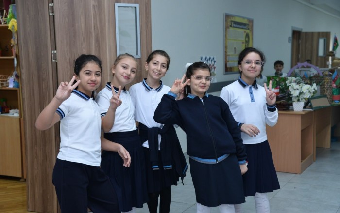 Məktəblərdə vahid geyim qaydaları ilə bağlı