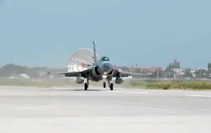 Pilotlar birgə təlimdə döyüş tapşırıqlarını dəqiqliklə yerinə yetirdilər -