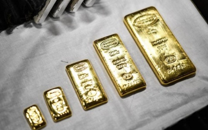 Qızılın qiyməti 4 min dollardan aşağı düşüb