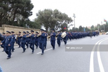 Bakıda Silahlı Qüvvələr Günündə hərbçilərin yürüşü keçirilir