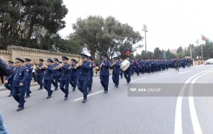Bakıda Silahlı Qüvvələr Günündə hərbçilərin yürüşü keçirilir