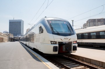 Dəmiryolu stansiyalarında turizm məlumat məntəqələri quraşdırılacaq