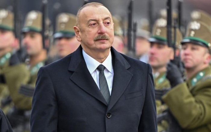 İlham Əliyev bu lenti yaxasına taxmaqdan imtina etdi –