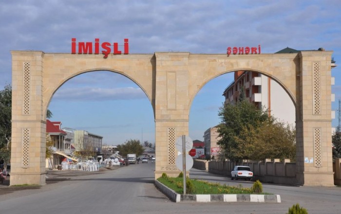 İmişlinin deputatı bayraq skandalından danışdı -