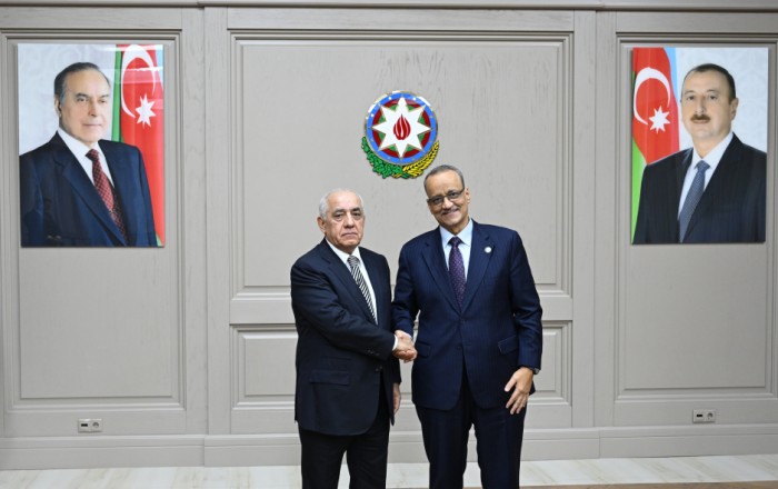 Azerbaijani PM meets with OIC Secretary-General