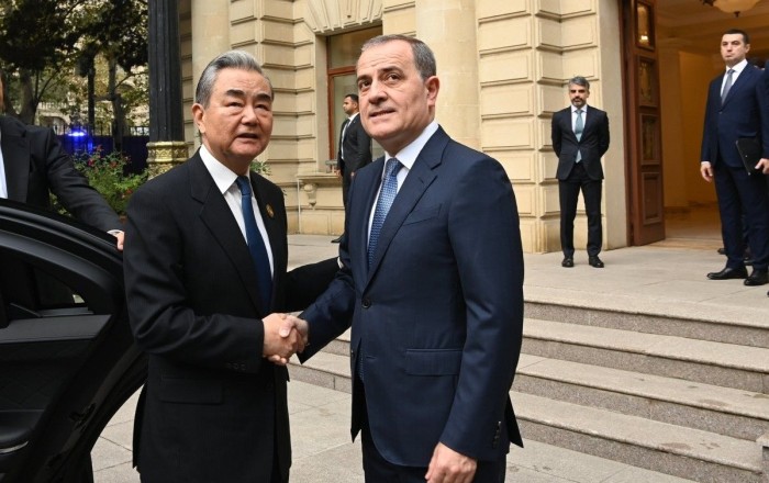Ceyhun Bayramov Çinin xarici işlər naziri ilə görüşüb