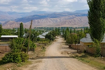 Özbəkistan iki kəndini rəsmən Qırğızıstana verdi -