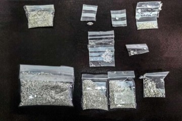 Gömrük nəzarətindən gizlədilən 654,9 karat brilyant qaşlar aşkarlanıb