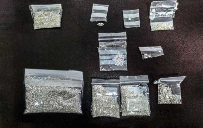 Gömrük nəzarətindən gizlədilən 654,9 karat brilyant qaşlar aşkarlanıb
