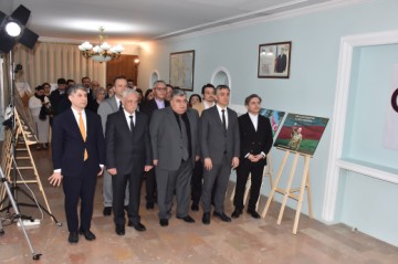 Təbrizdə 8 noyabr-Zəfər Günü ilə əlaqədar rəsmi təbdir keçirilib