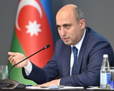 Nazirdən məktəblərdə rus bölmələrinin bağlanması məsələsinə -