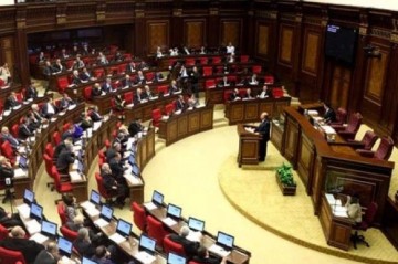 23 ildən sonra İLK DƏFƏ: Ermənistan parlamentində görünməmiş hadisə