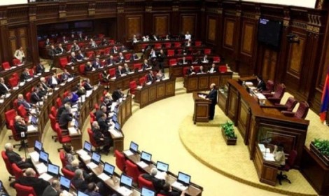 23 ildən sonra İLK DƏFƏ: Ermənistan parlamentində görünməmiş hadisə