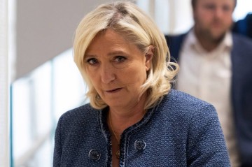 Aİ-də Marin Le Pen HƏYƏCANI -