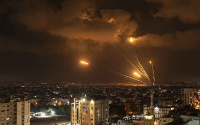 Yaxın Şərqdə gərginlik artır: İran ilk dəfə "Sacil" raketini buraxdı