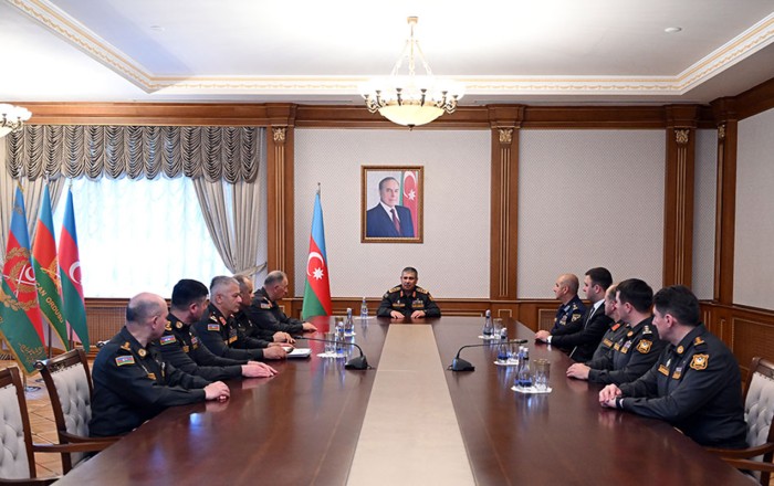 Zakir Həsənov həmin generallara rütbələrini təqdim etdi -