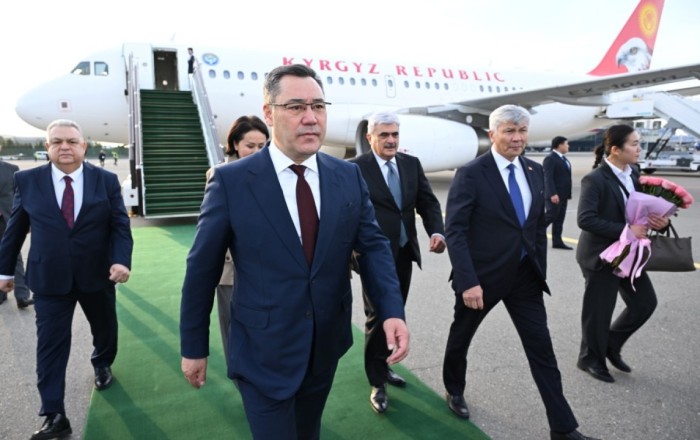 Qırğızıstan Prezidenti Azərbaycana səfərə gəlib
