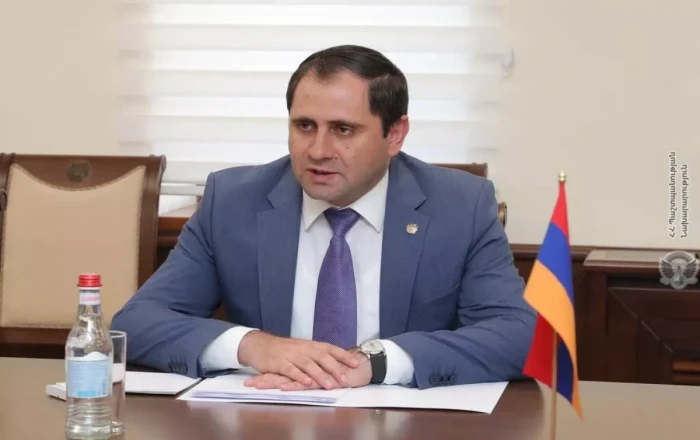 Ermənistanın müdafiə naziri Yunanıstana gedib