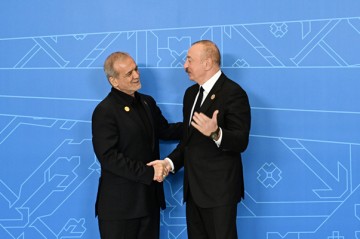 Pezeşkian İlham Əliyevi təbrik etdi