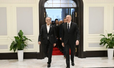 Əliyev-Pezeşkian görüşündəki detal İranı qarışdırdı –