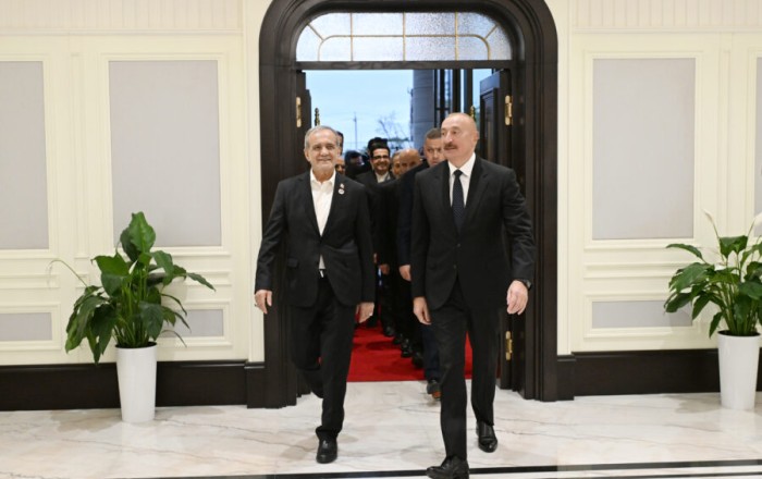 Əliyev-Pezeşkian görüşündəki detal İranı qarışdırdı –