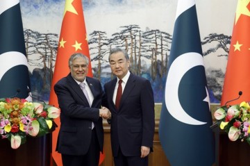Pakistan XİN rəhbəri çinli həmkarı ilə danışdı