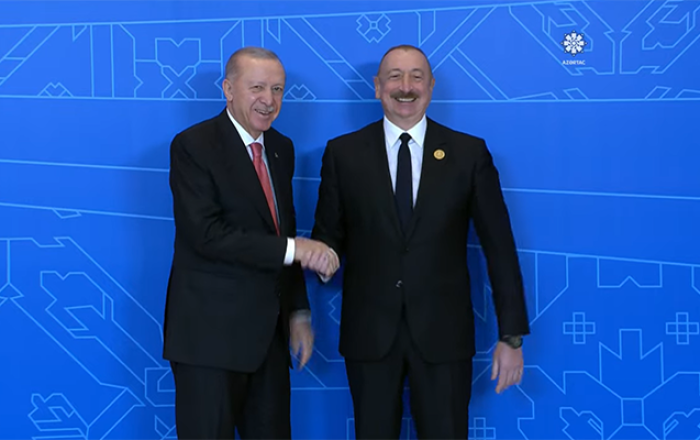 Prezident Xankəndidə qonaqları qarşılayır -