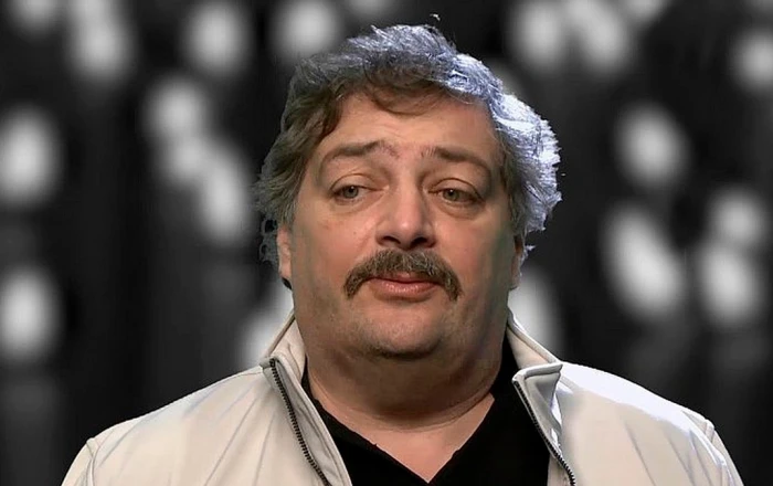 Rusiya yazıçı Dmitri Bıkovu beynəlxalq axtarışa verib