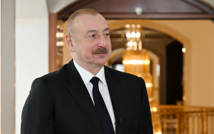 Prezidentə təbriklər gəlir -