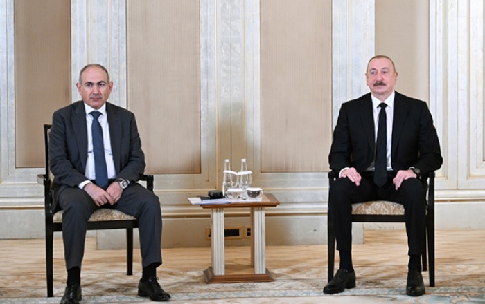 İlham Əliyevlə Paşinyanın görüşü başladı -
