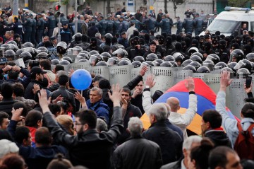 Sabah İrəvan QARIŞA bilər