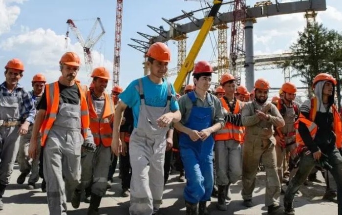 Rusiya xarici işçilərin reyestrini hazırlayır: miqrantlar üçün nə dəyişəcək?