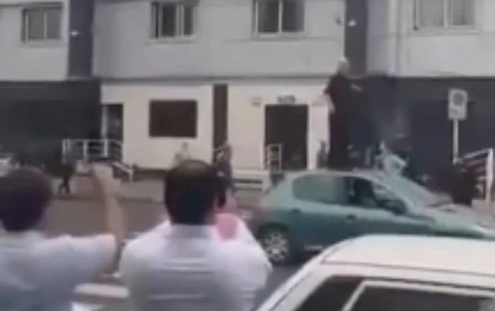 İranda vətəndaş məhkəmə binası qarşısında özünü yandırdı -