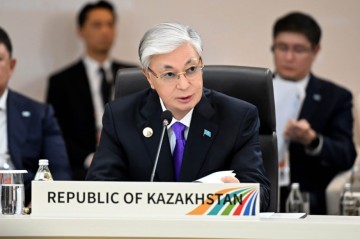Tokayev says Kazakhstan sets 100-million-ton transit target