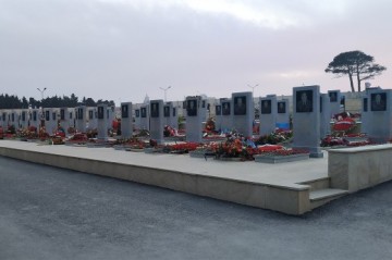 Vətən müharibəsi şəhidləri yad etmək üçün II Şəhidlər Xiyabanı ziyarət edilir