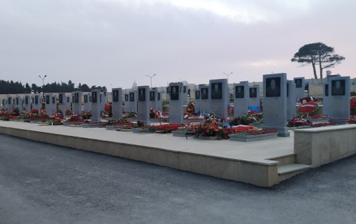 Vətən müharibəsi şəhidləri yad etmək üçün II Şəhidlər Xiyabanı ziyarət edilir