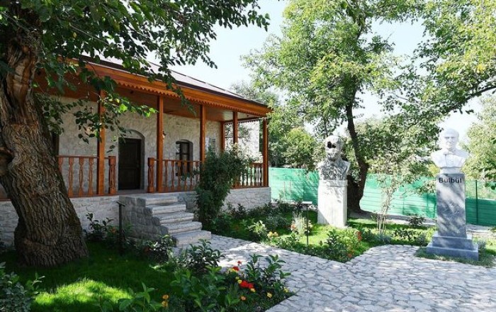 Президенты Азербайджана и Беларуси побывали в доме-музее Бюльбюля в Шуше